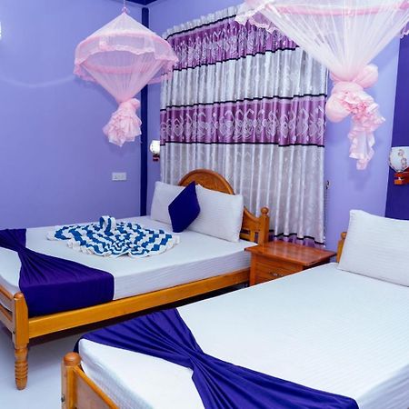 Snp Star Guest House Тринкомале Екстериор снимка