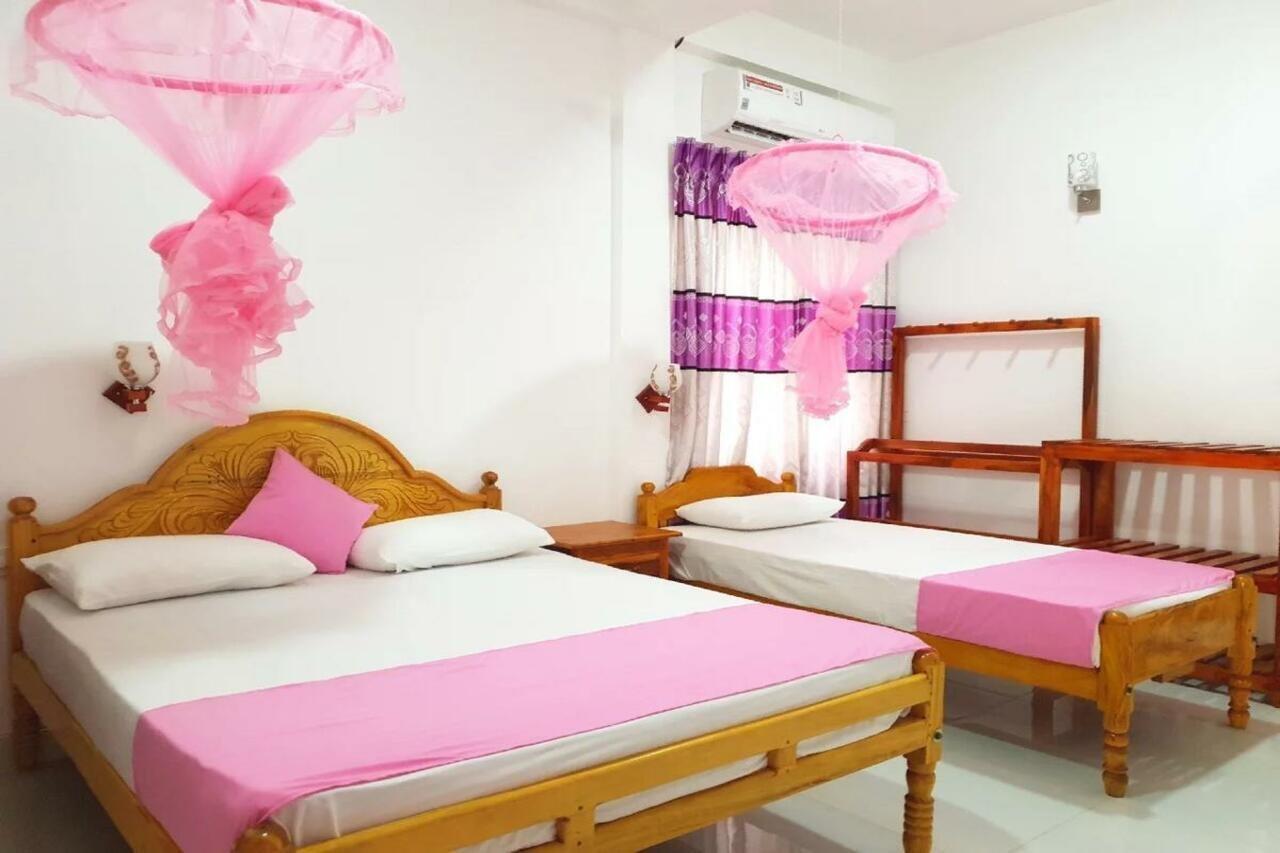 Snp Star Guest House Тринкомале Екстериор снимка