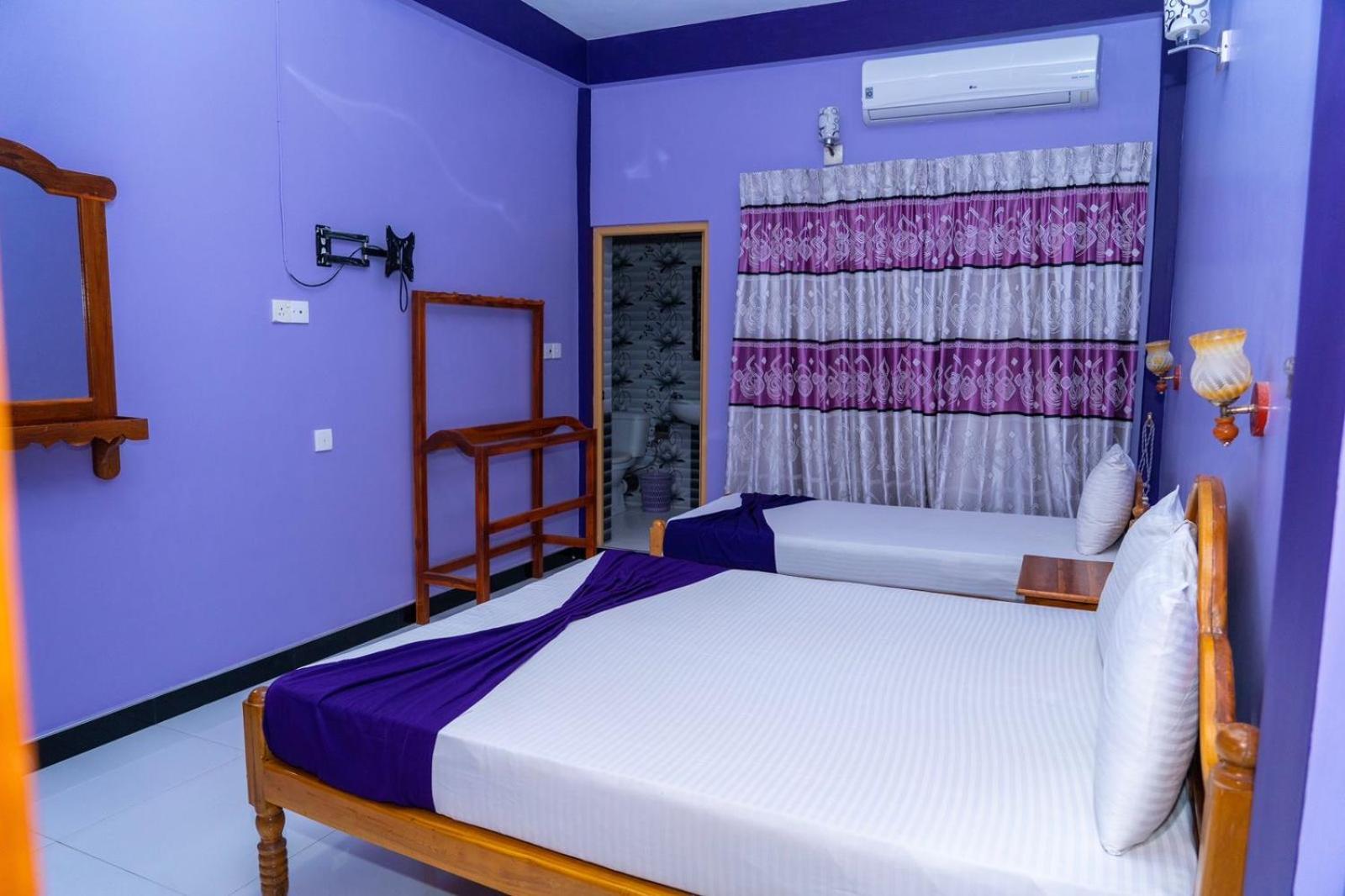 Snp Star Guest House Тринкомале Екстериор снимка
