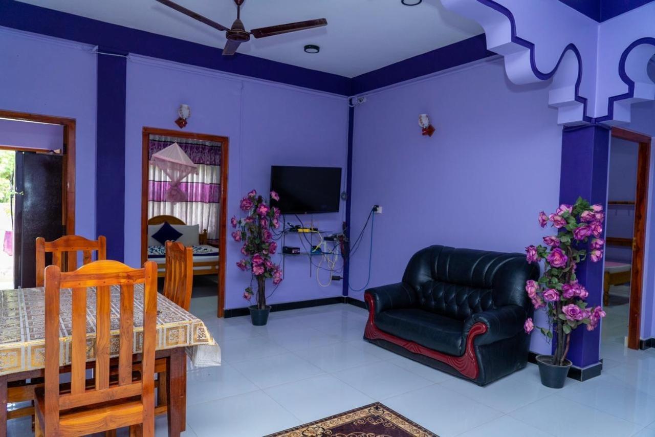 Snp Star Guest House Тринкомале Екстериор снимка