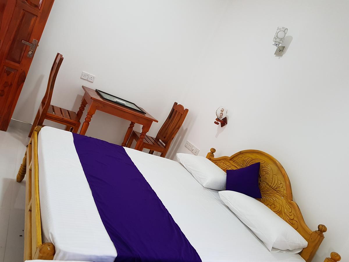 Snp Star Guest House Тринкомале Екстериор снимка