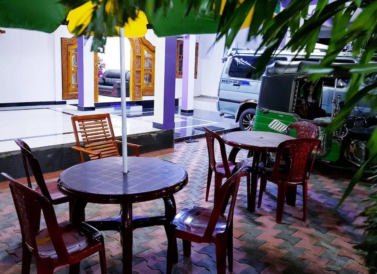 Snp Star Guest House Тринкомале Екстериор снимка
