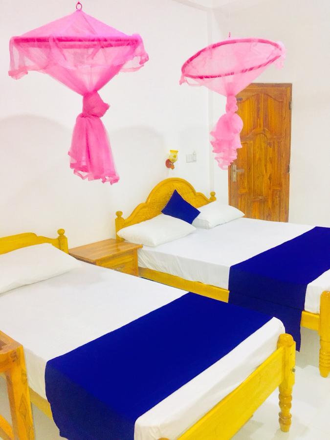 Snp Star Guest House Тринкомале Екстериор снимка