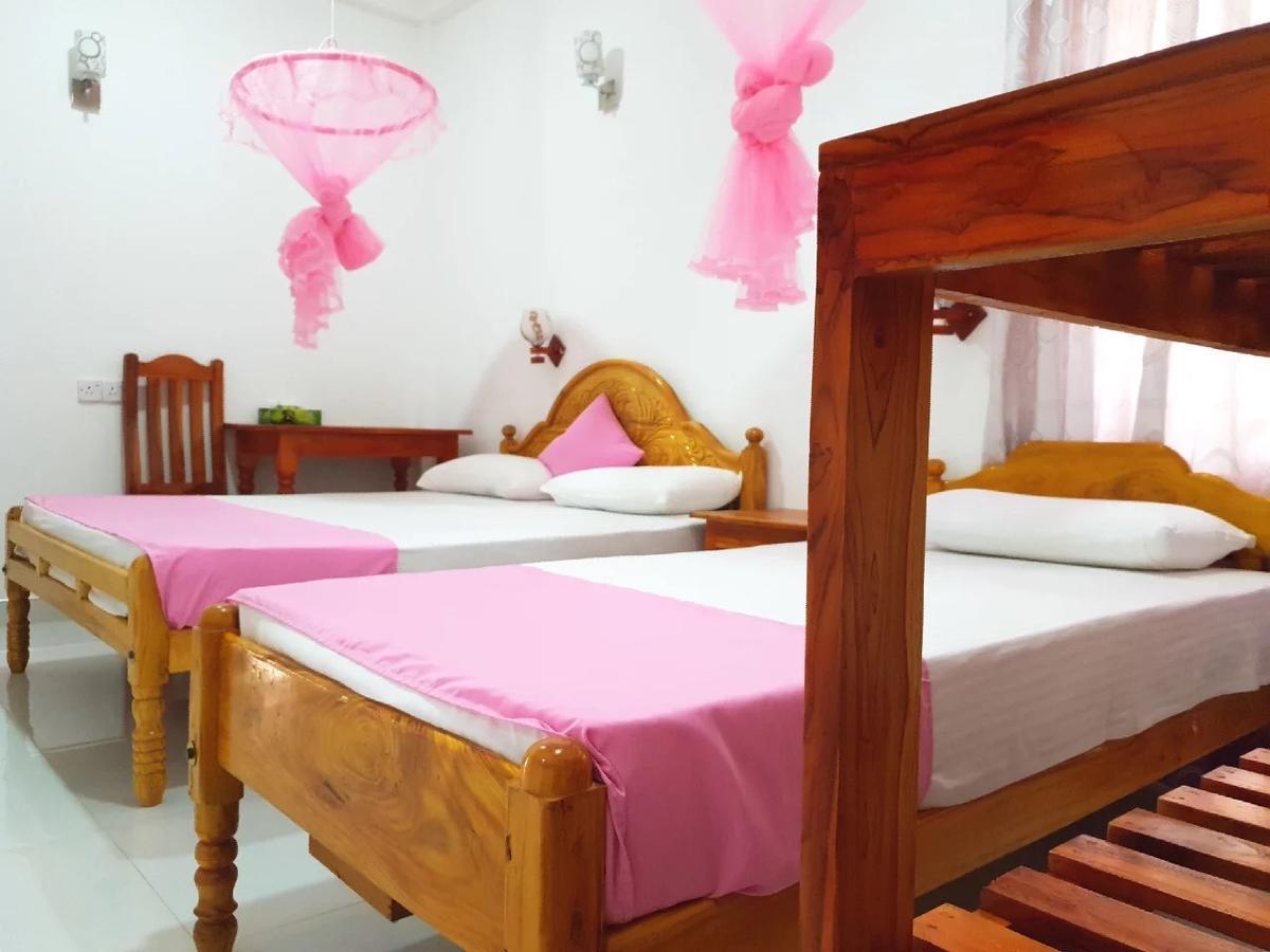 Snp Star Guest House Тринкомале Екстериор снимка